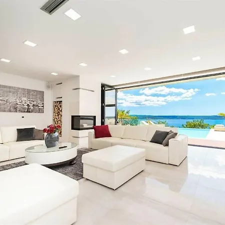 Luxury Michele With Heated Pool *