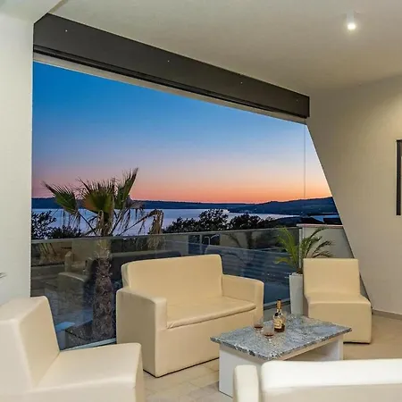 Villa Luxury Michele With Heated Pool