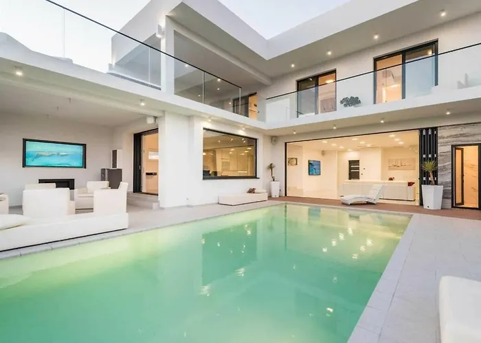 Villa Luxury Michele With Heated Pool
