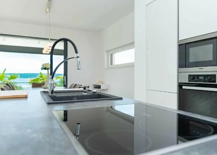 Vila Luxury Michele With Heated Pool