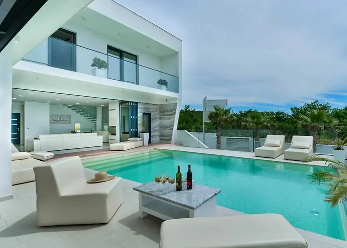 Vila Luxury Michele With Heated Pool *