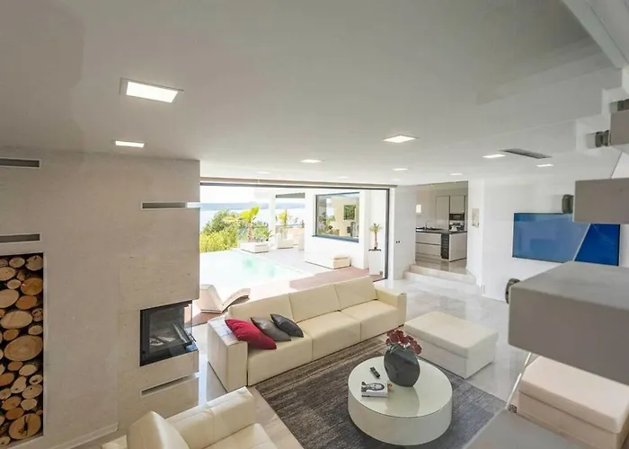 Luxury Michele With Heated Pool *