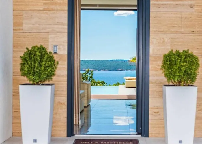 Luxury Michele With Heated Pool Villa