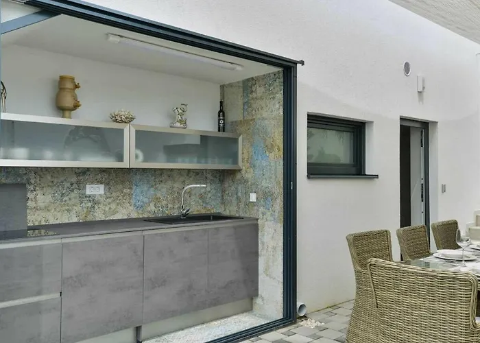 Vila Luxury Michele With Heated Pool