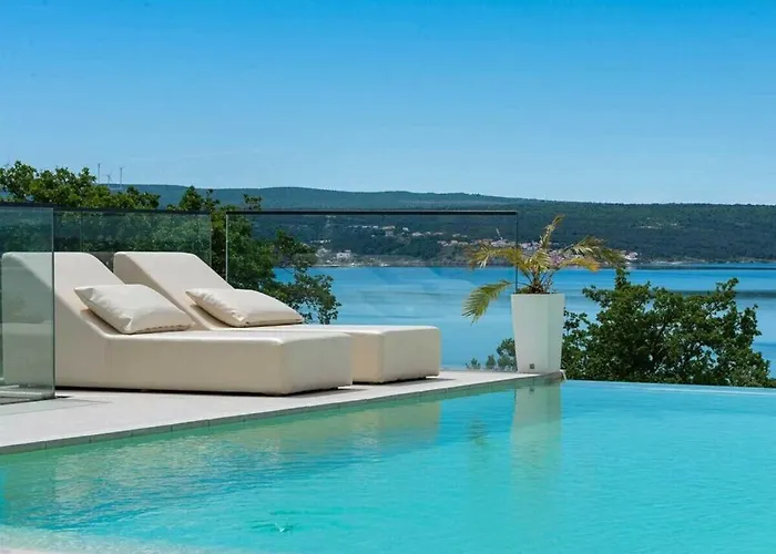 Luxury Michele With Heated Pool Vila *