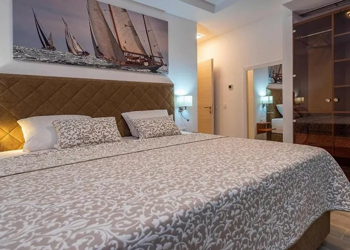 Luxury Michele With Heated Pool *