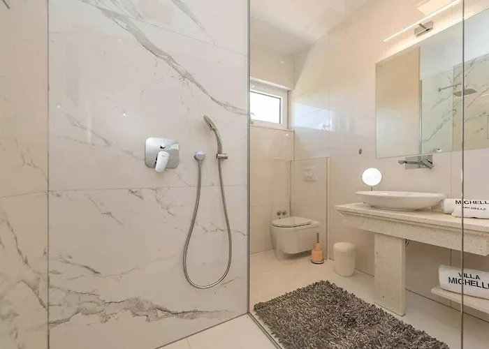 Vila Luxury Michele With Heated Pool