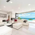 Luxury Michele With Heated Pool *