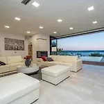 Luxury Michele With Heated Pool *