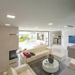 Luxury Michele With Heated Pool *