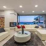 Villa Luxury Michele With Heated Pool *