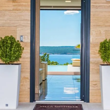 Luxury Michele With Heated Pool Villa